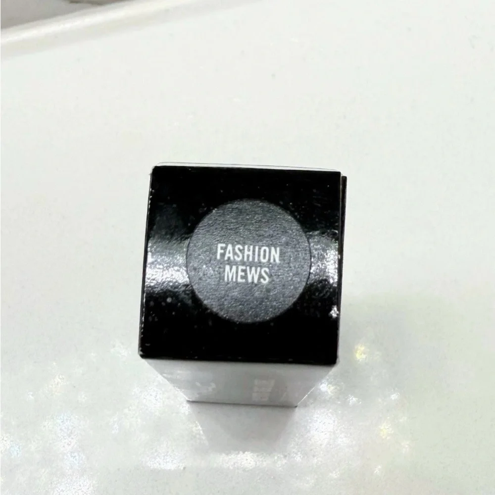 MAC Limited Edition Hello Kitty Lipstick in Fashion Mews - Picture 2 of 3